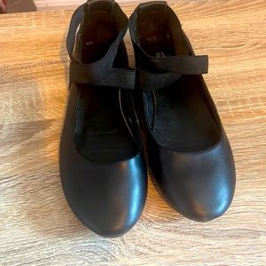 Kenneth Cole ballet flats